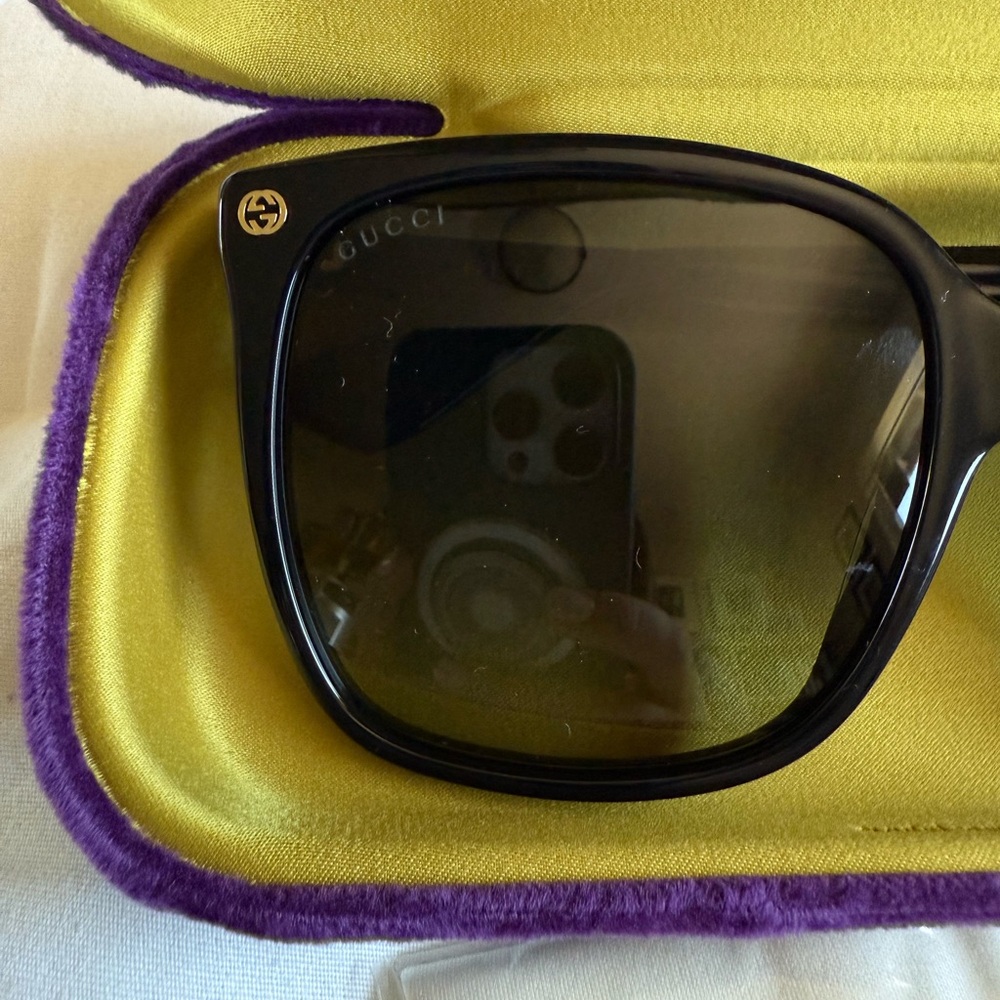 Gucci Black GG0022S Luxury Sunglasses. Like New - Picture 3 of 4